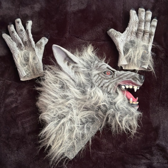 Werewolf Face Mask and Gloves Set Grey Halloween - Picture 1 of 2